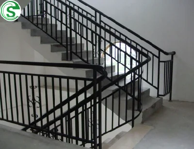 Disegni di ringhiere per scale moderne in metallo facili da montare in vendita